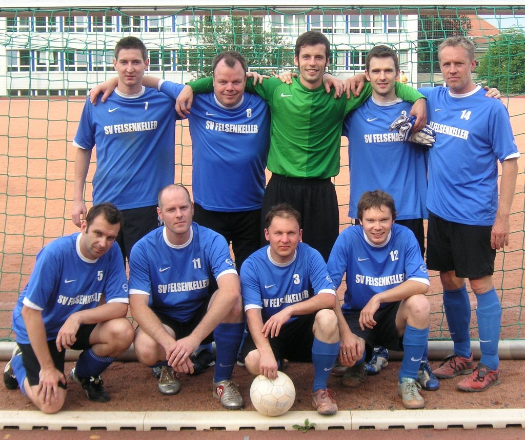 FKD-Mannschaftsfoto-Fussballgruppe-Olaf-Schubert-2009.JPG